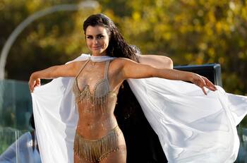 GALERÍA | Las mejores fotos del espléndido piscinazo de Emilia Dides como reina de Viña 2025