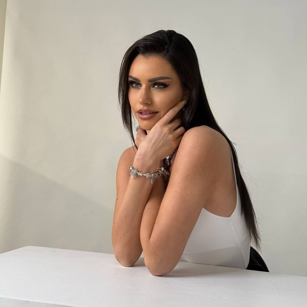 Emilia Dides tiene 25 años de edad.