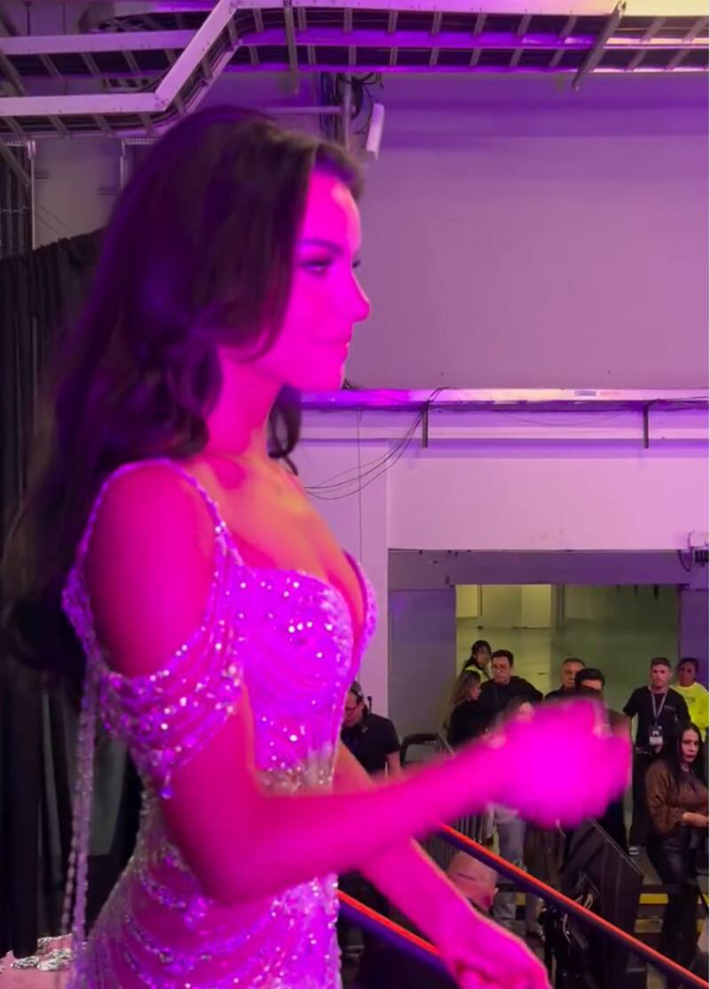 Emilia Dides es ovacionada.