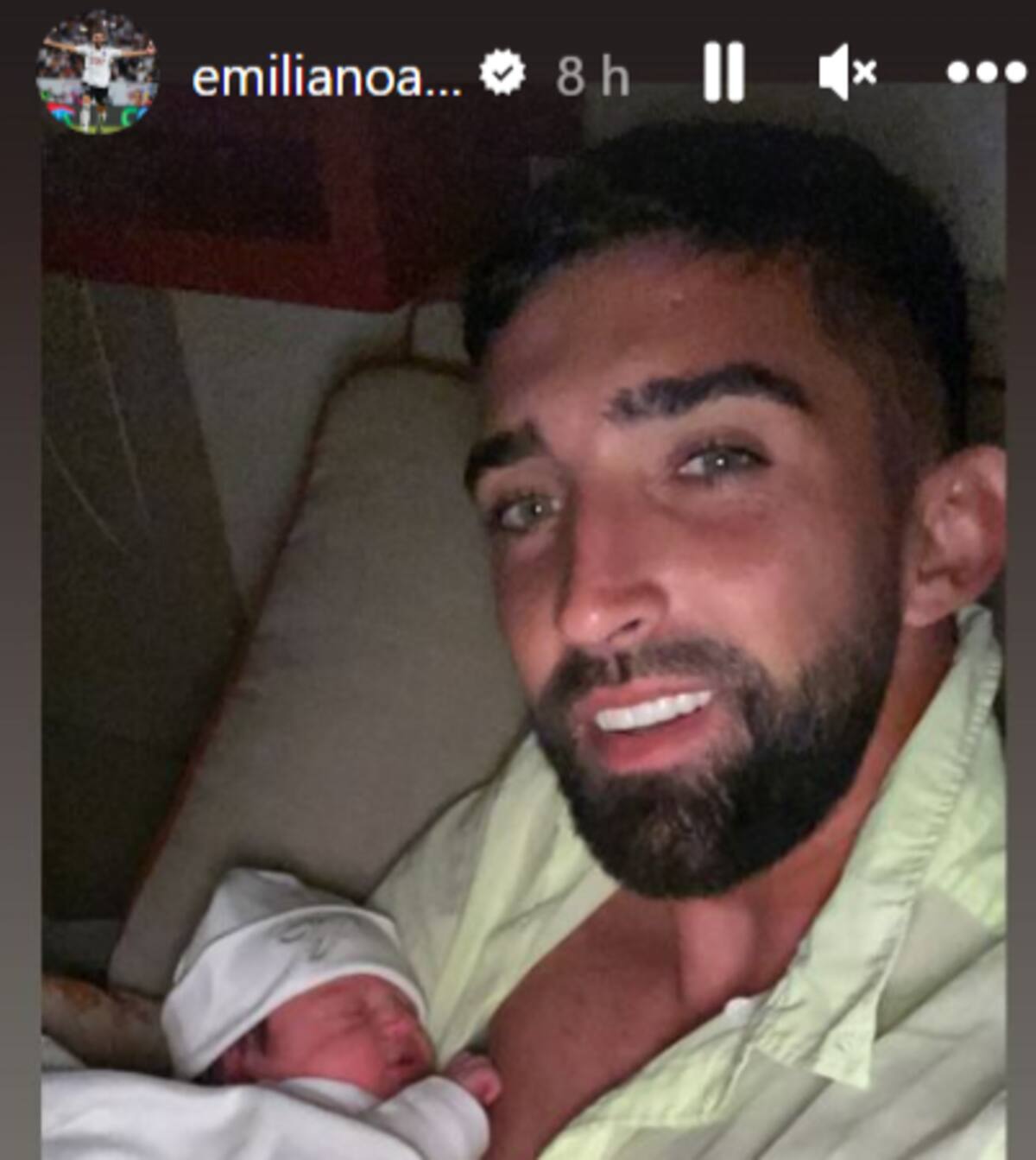Junto a su hijo