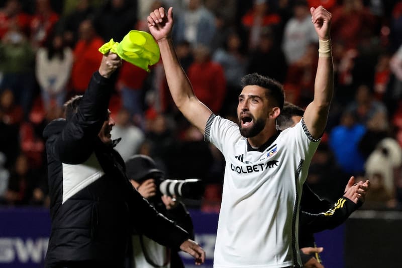 celebrando el triunfo de Colo Colo ante Unión La Calera.