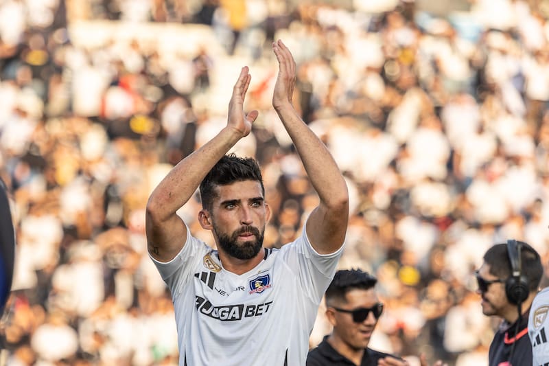El defensor se convirtió en unos de los jugadores más queridos por los hinchas de Colo Colo. Foto: Felipe Escobedo
