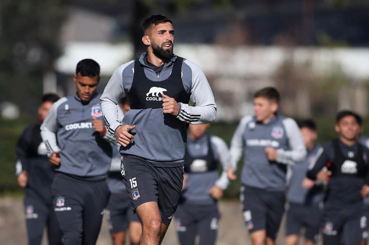 sigue alejado de las canchas en Colo Colo. (Foto: @colocolooficial)