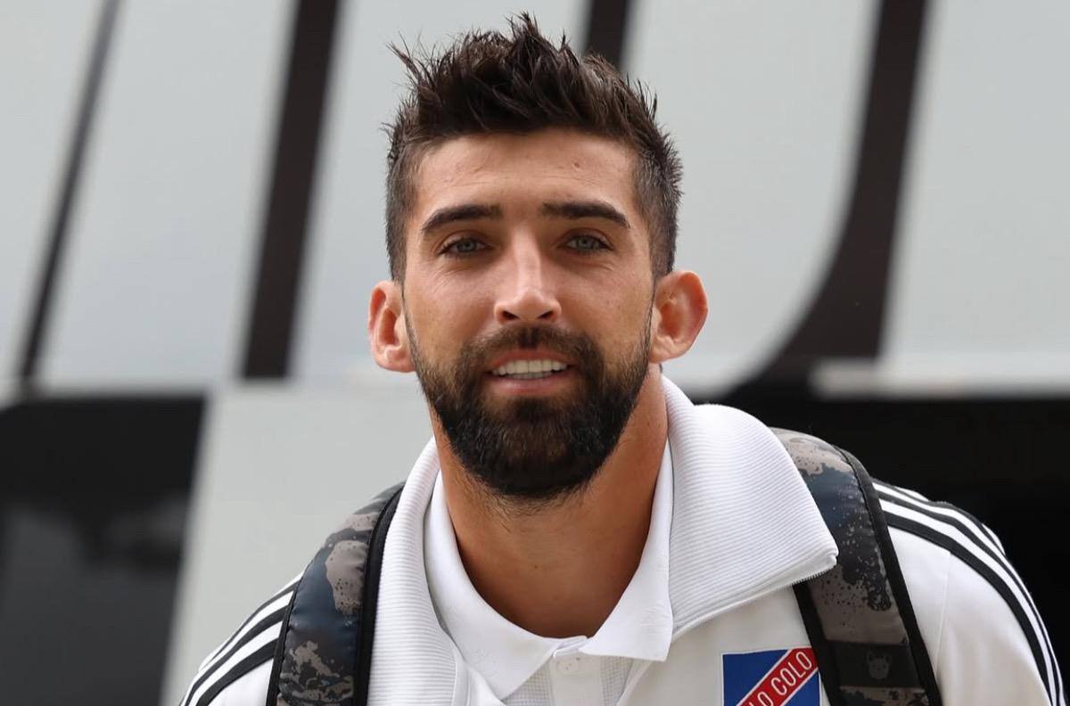 Pasó desapercibido: el aplaudido gesto de Emiliano Amor con un grupo de hinchas de Colo Colo