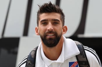 Pasó desapercibido: el aplaudido gesto de Emiliano Amor con un grupo de hinchas de Colo Colo