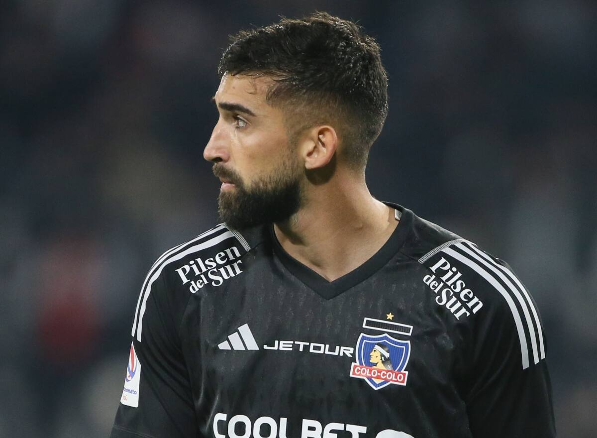 se acerca lentamente a Colo Colo.