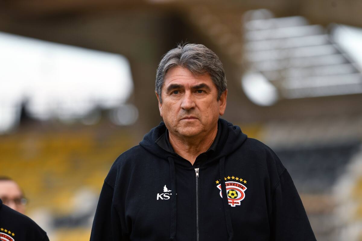 Emiliano Astorga con un pie fuera.