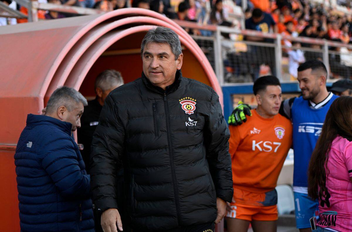 Cobreloa busca lateral izquierdo y fija su mirada en jugador con pasado en la U y la UC