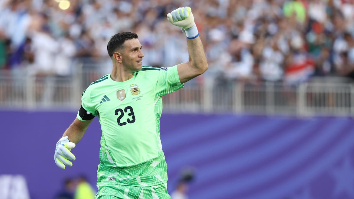 Tras su irregular Mundial 2026: se define el futuro de Dibu Martínez en Europa