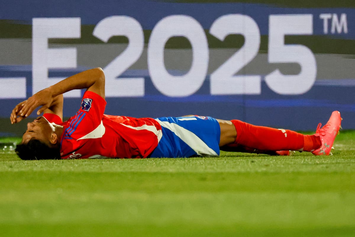 El delantero en su paso por La Roja. Foto: Agencia Aton.