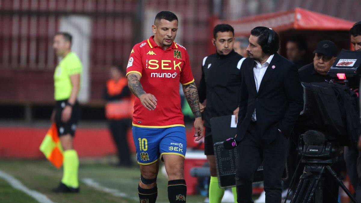 Unión Española dejará inmóvil a Emiliano Vecchio: “No puede firmar en otro club; sigue con contrato”