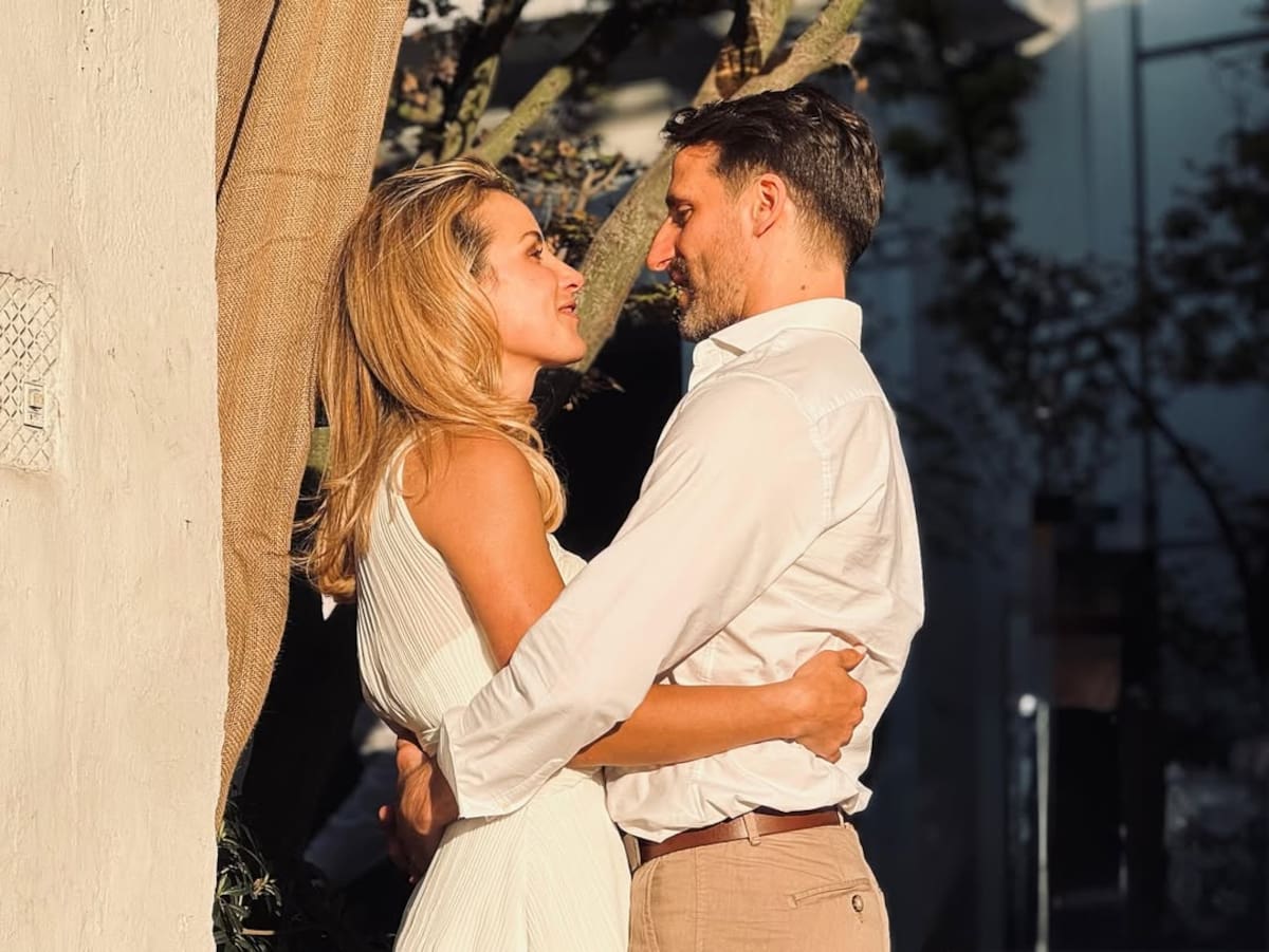 La pareja se casó en una íntima ceremonia.