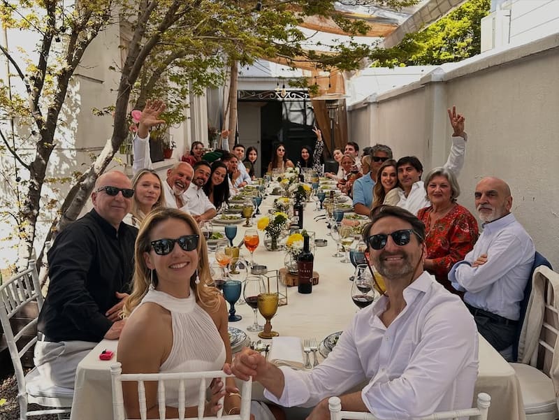 La pareja se casó en una íntima ceremonia.