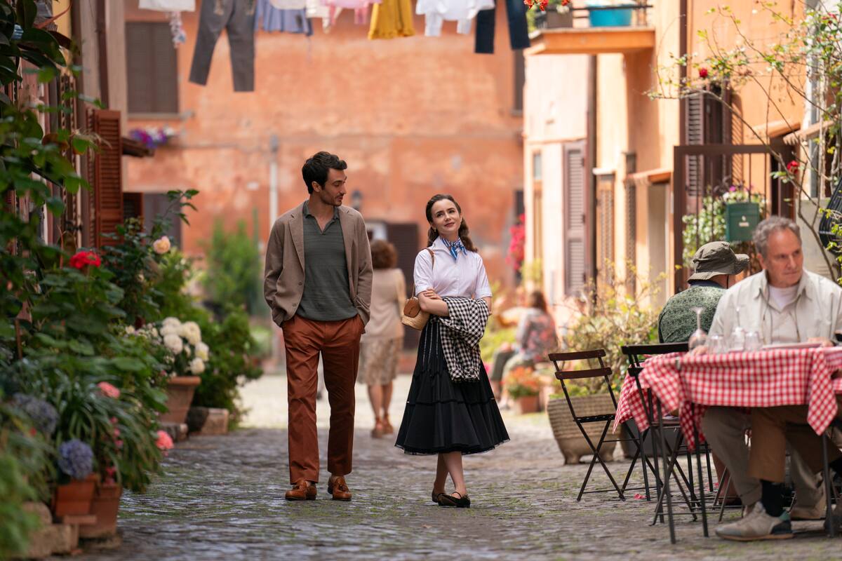 Eugenio Franceschini es Marcello y Lily Collins es Emily en “Emily en París”
