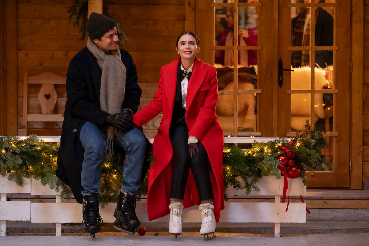 Lucas Bravo es Gabriel y Lily Collins es Emily en la seriue de Netflix