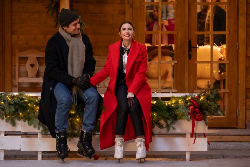 Lucas Bravo es Gabriel y Lily Collins es Emily en la seriue de Netflix