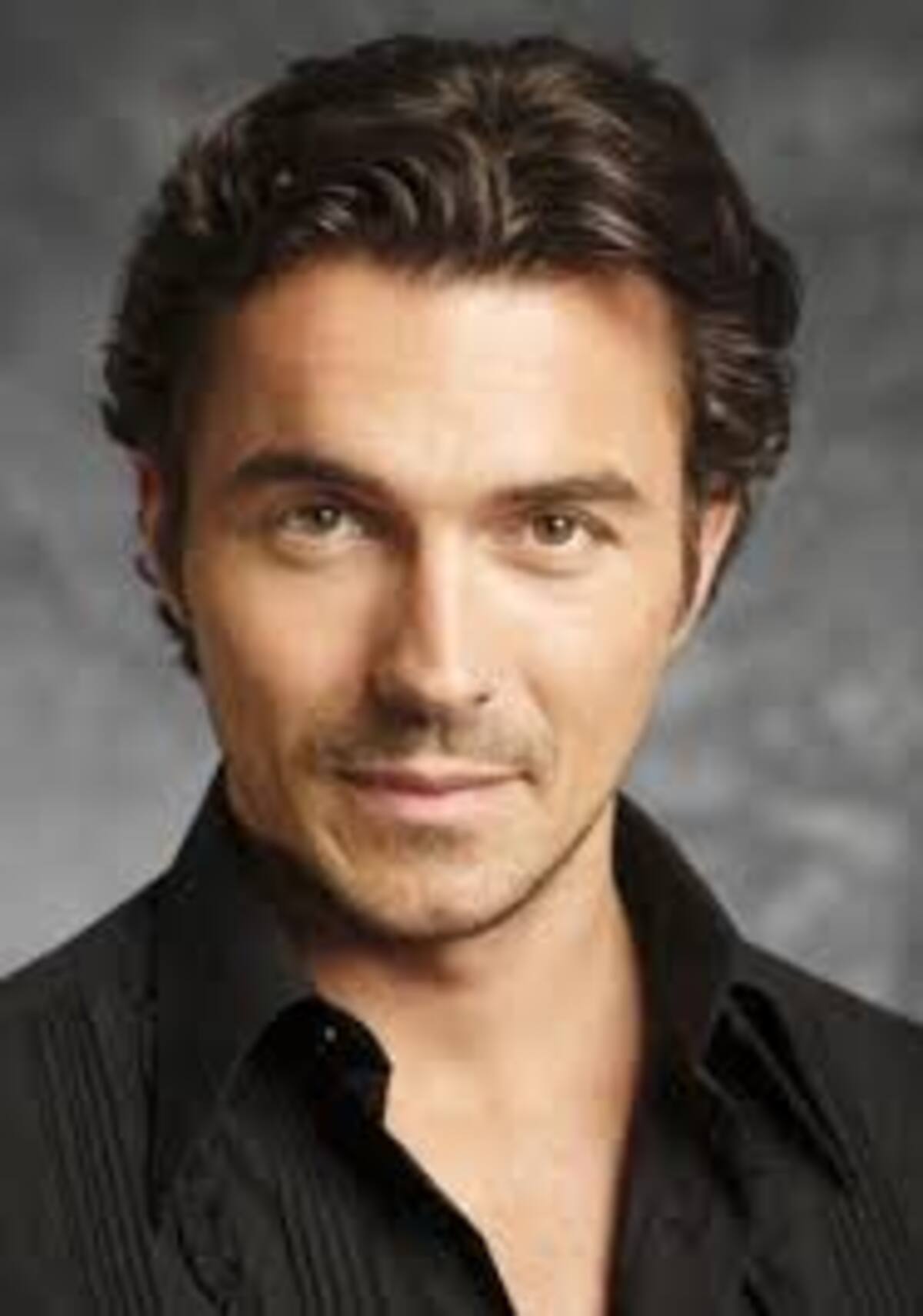 William Abadie es Antoine en "Emily in Paris"