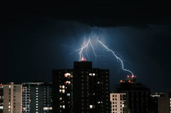 DMC anuncia tormentas eléctricas para la RM y otras cinco regiones de Chile