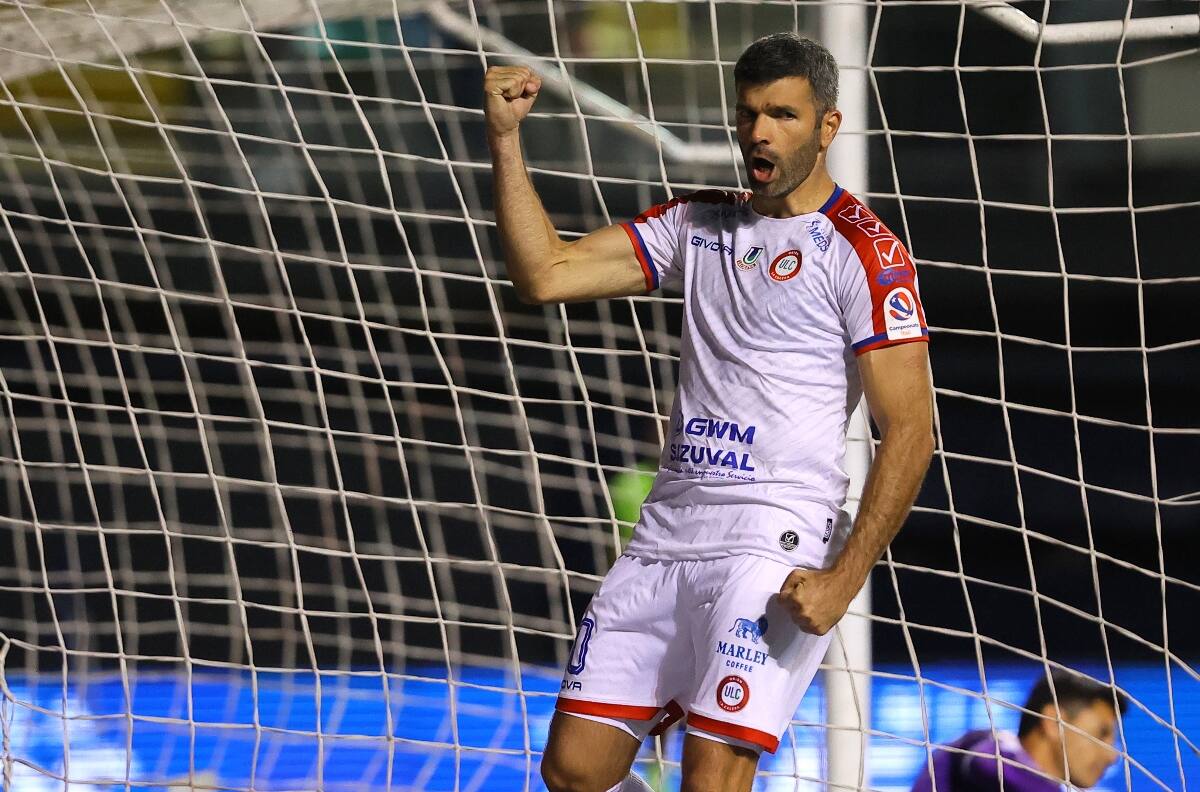 Emmanuel Gigliotti aspira a seguir quemando redes en el fútbol chileno: “No quiero que el fútbol me retire”