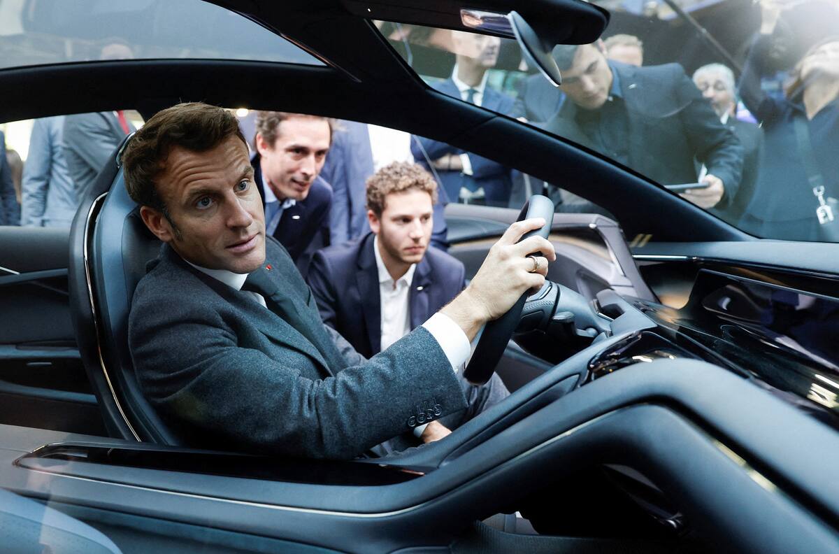 Macron defiende los impuestos de Europa contra los autos eléctricos chinos