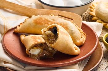 Chef Álvaro Barrientos entrega la mejor receta de empanadas de pino fritas para Fiestas Patrias