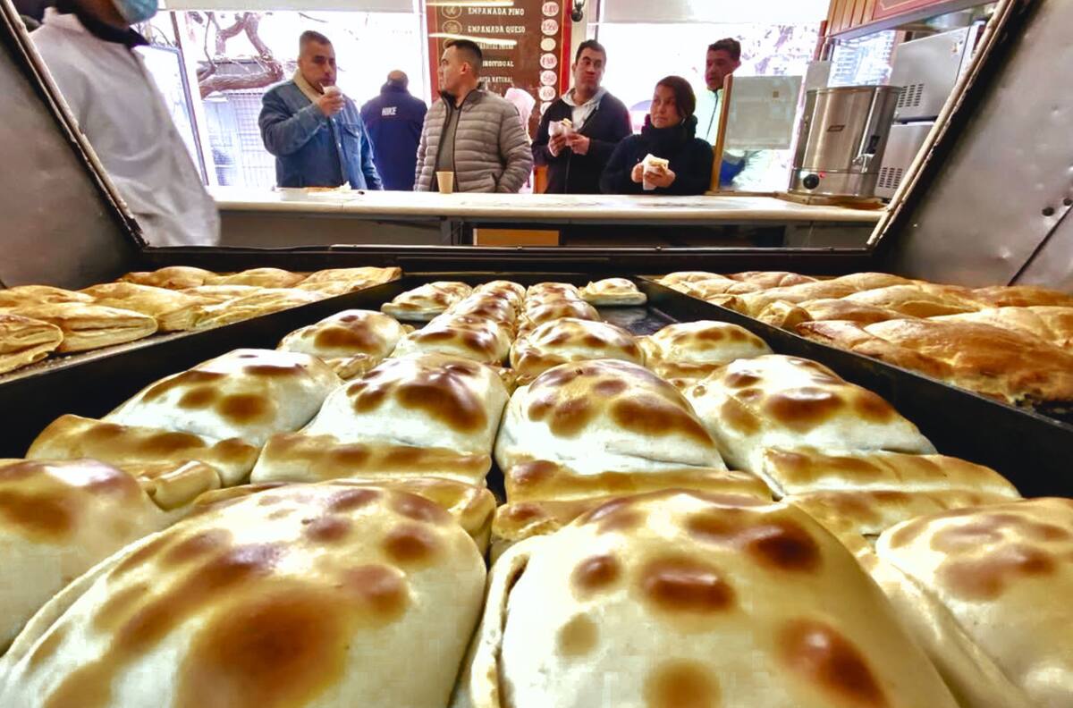 El rincón más crujiente de Santiago: dónde probar la empanada con más historia y tradición de la capital