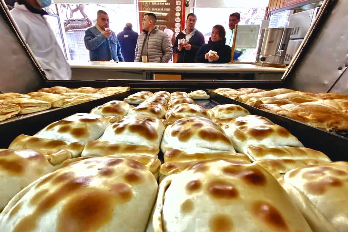 El espacio gastronómico que destaca en Santiago por sus empanadas históricas. Foto: Emporio Zunino en Instagram.
