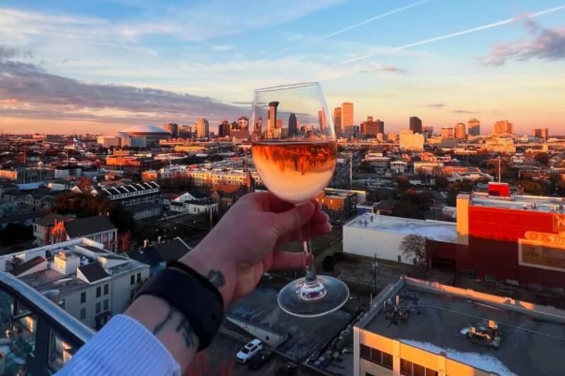 se va a quiebra y a pesar de ello sigue haciendo reservas.