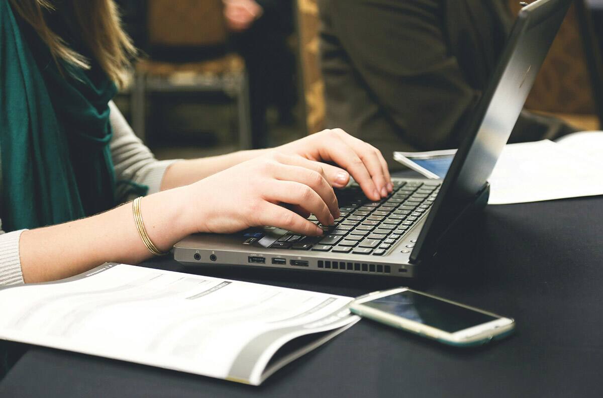 Firma española comparadora de tarifas de telecomunicaciones abre su primera oficina en Chile: contratarán a 60 personas en 2025