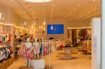 Reconocida empresa de moda española llega a Chile: Conoce cuándo y dónde será su apertura