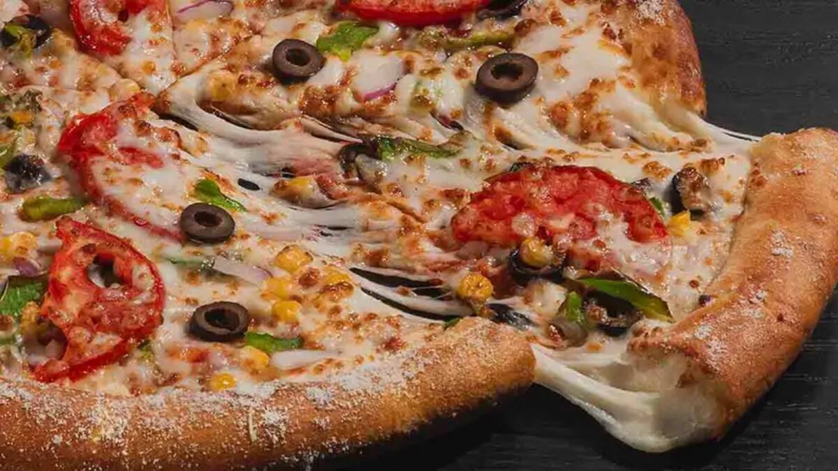 Estas dos conocidas cadenas de pizzas abrirán una tienda nueva cada mes en Chile
