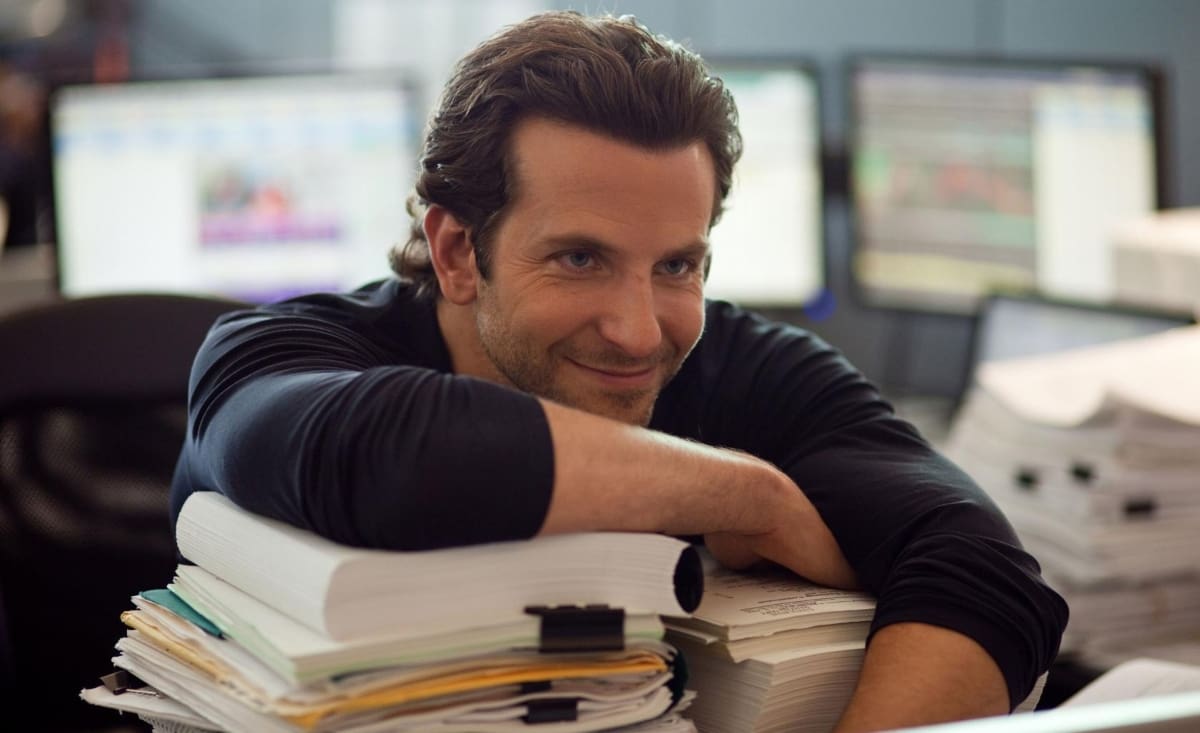 Bradley Cooper interpresa a Eddie Morra.