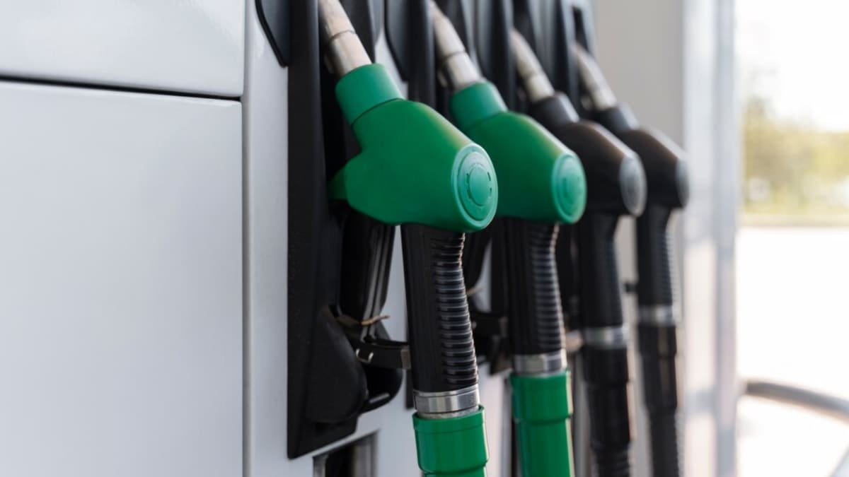 Bajarán más de $99 por litro: ENAP anunció importante disminución en el precio de la bencina y otros combustibles
