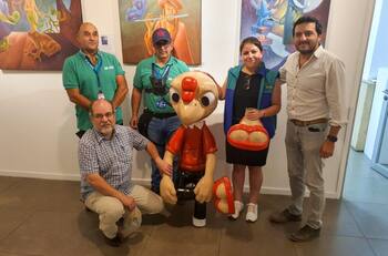 ¡Plop! Figura de Condorito robada fue encontrada en Concepción, pero con lesiones