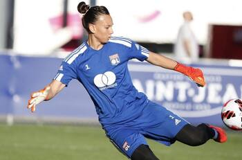 ¡Impresionante! Christiane Endler nuevamente entre las finalistas para el The Best
