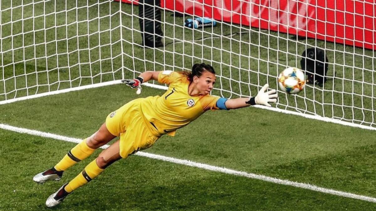 NY Times se suma a las alabanzas para Christiane Endler tras gran actuación en Copa del Mundo