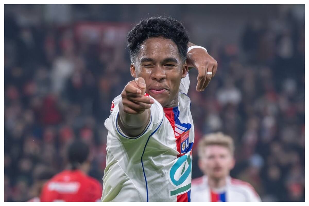 Celebrando su primer gol en Francia contra el Lille. Foto: @ol en Instagram.