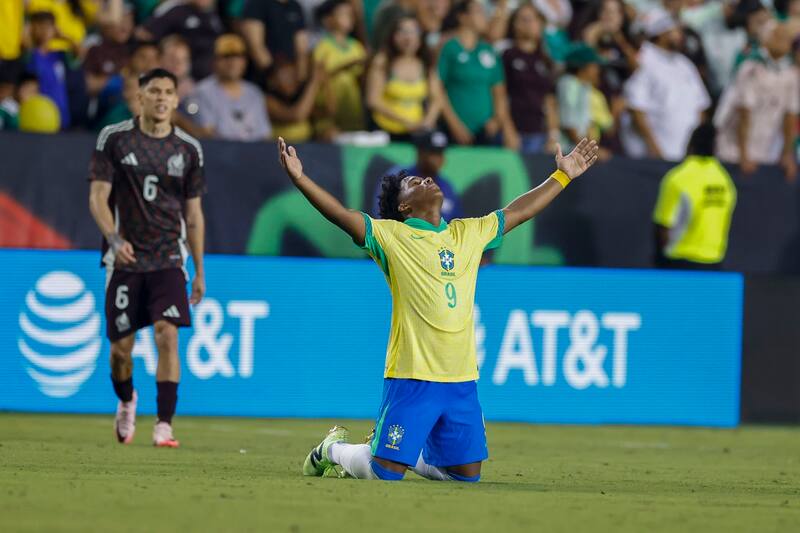 El brasileño sigue los pasos de Pelé al llegar a los 3 goles en sus primeros tres partidos con Brasil.