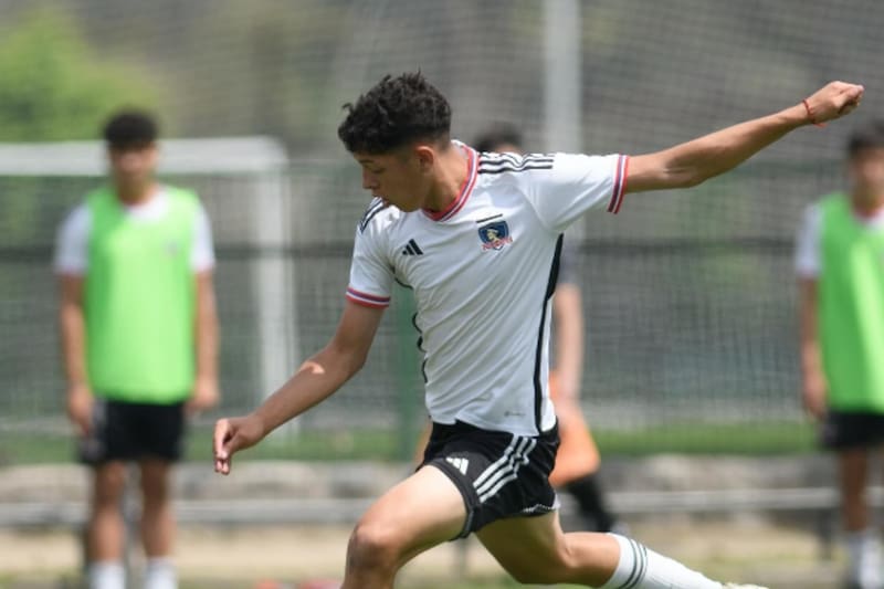 en la Sub-15 de Colo Colo. Foto: @colocolofutboljoven