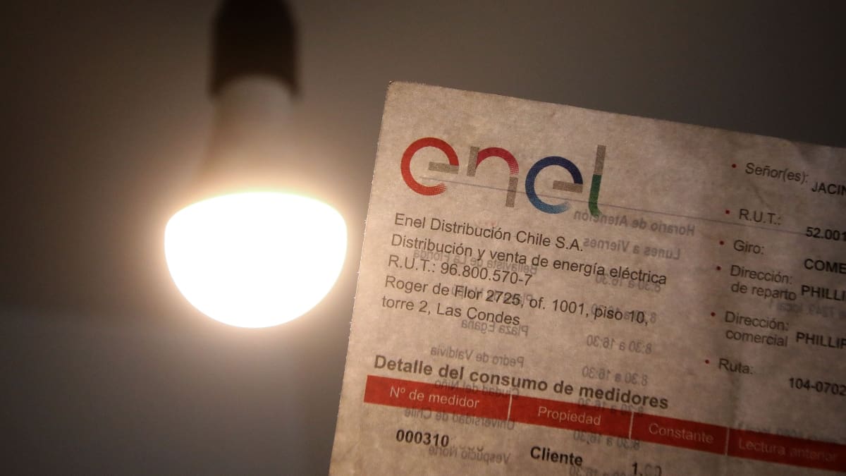 “No se han quejado”: Las indolentes palabras del CEO de Enel que desataron críticas del SERNAC y el Gobierno