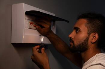 Enel confirma que La Florida, La Reina, y tres comunas más de la RM tendrán cortes de luz este lunes 12 de mayo