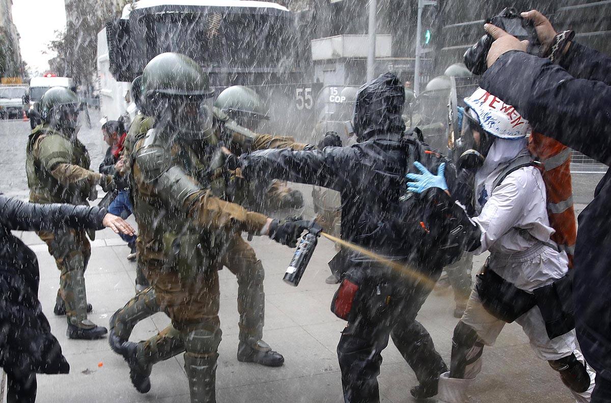 Ya son tres los detenidos por destrozos a La Moneda: Subsecretario del Interior puntualizó daños