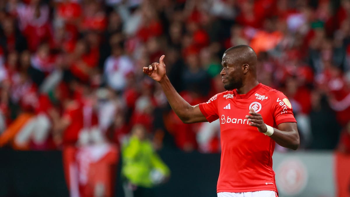 Representante de Enner Valencia aclara los rumores que lo vinculan a Colo Colo: “Lo de Chile ...”