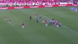 El impresionante gol de Inter de Porto Alegre que le quitó el título al Gremio de Alexander Aravena