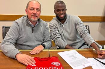 Enner Valencia será compañero de Charles Aránguiz y se suma a los delanteros estrellas que han arribado al Brasileirao