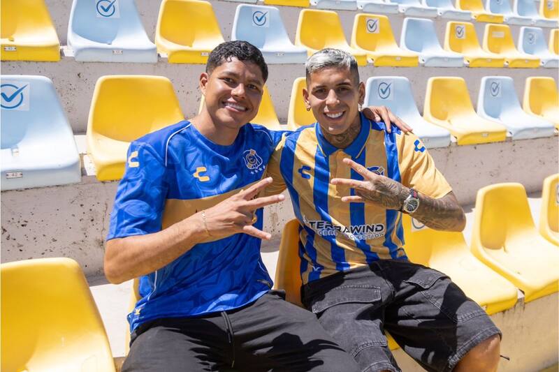junto a Rodrigo Piñeyro, los dos últimos refuerzos presentados en Everton. Foto: Everton SADP.