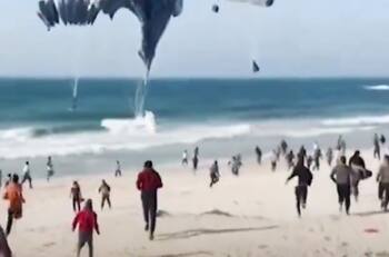 VIDEO | ¡Desde el aire! Aviones militares estadounidenses entregaron comida en Franja de Gaza