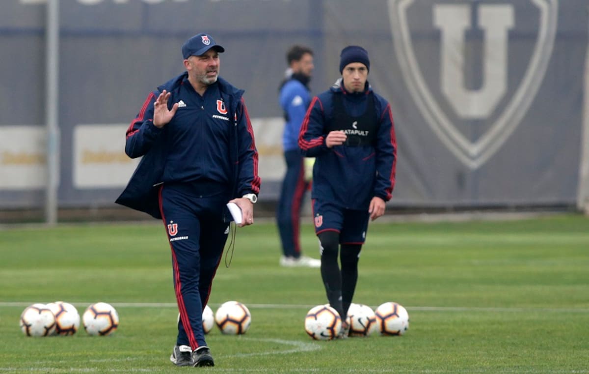 Entrenamiento Universidad de Chile
El entrenador interino de Universidad de Chile, Hernán Caputto, dirige la practica en el CDA.
06/08/2019
Ramon MonroyPhotosport