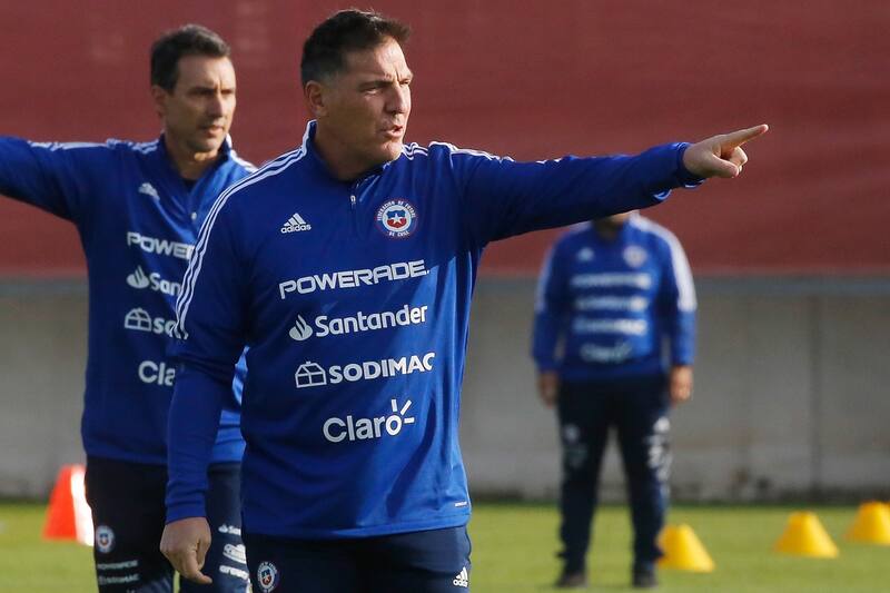 Eduardo Berizzo necesita un triunfo ante Paraguay. Foto: Agencia Aton.