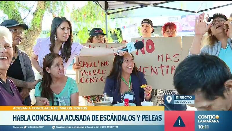 Claudia Cancino intentando ser entrevistada por Chilevisión. Captura: CHV